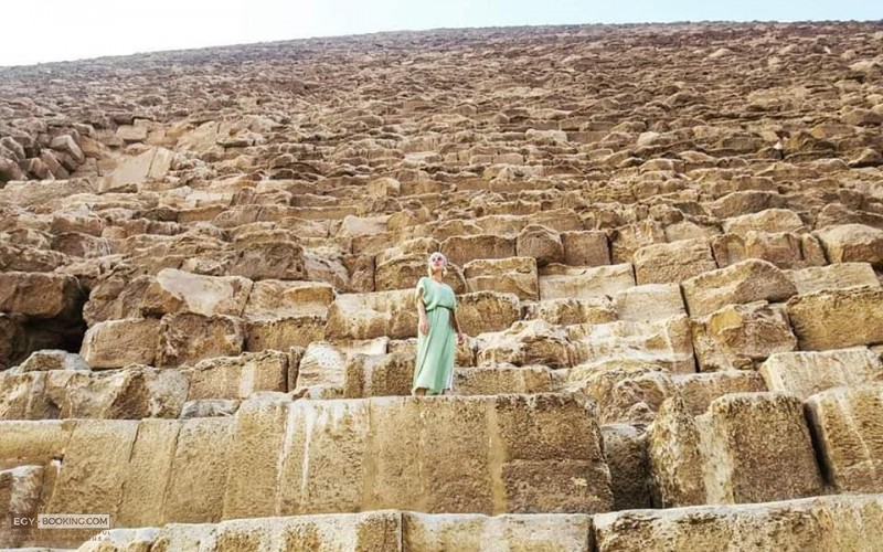 Katy Perry in Egypt .. And a tea session in Siwa and a visit to the pyramids