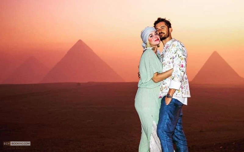 Katy Perry in Egypt .. And a tea session in Siwa and a visit to the pyramids