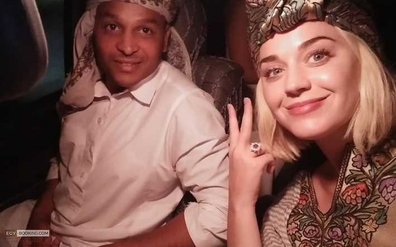 Katy Perry in Egypt .. And a tea session in Siwa and a visit to the pyramids