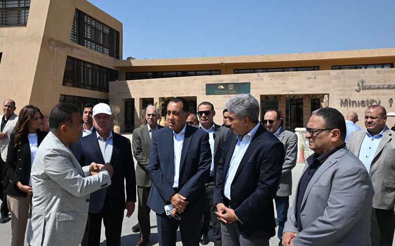 رئيس الوزراء يتفقد "الممشى السياحي" بالمتحف المصرى الكبير
