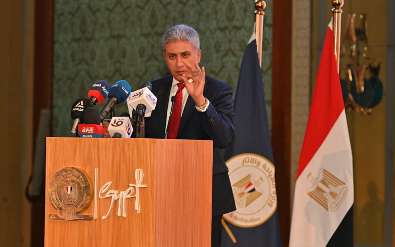 وزير السياحة والآثار يطلق حملة ترويجية لتسليط الضوء على أهمية السياحة للمجتمع