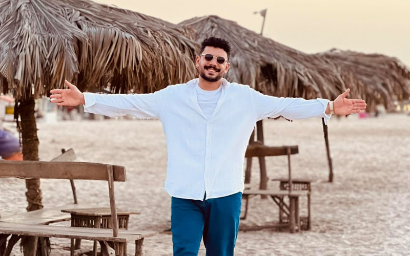 مصر حلوة فى عيون ولادها.. "سيد" ينشر صورة فى دهب وشرم الشيخ لتنشيط السياحة