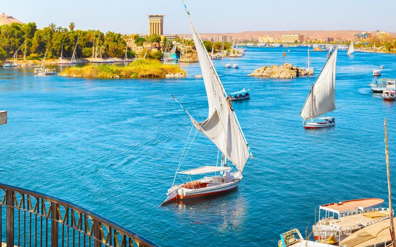 أجواء شتوية ممتعة فى أسوان والبواخر السياحية تصطف على مراسى الكورنيش