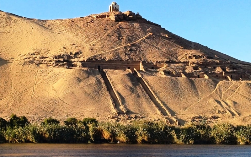 "جبل أبو الهوا" علامة بارزة على خريطة السياحة بأسوان
