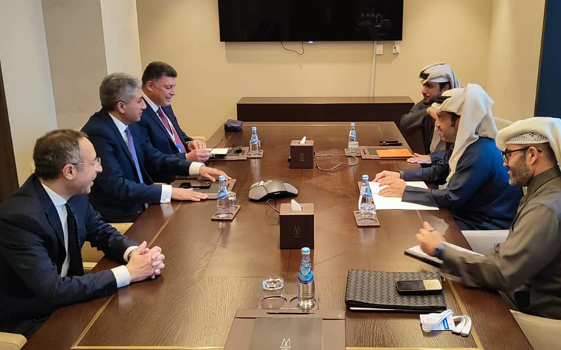 وزير السياحة والآثار يستهل زيارته لدولة قطر بلقاء وزير قطر للسياحة لبحث سبل تعزيز التعاون الثنائي المشترك في مجال السياحة