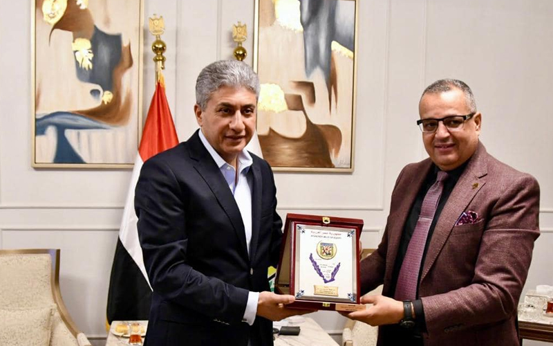 وزير السياحة ومحافظ جنوب سيناء يناقشان آليات دفع مزيد من الحركة السياحية
