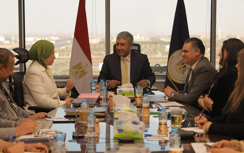وزير السياحة والآثار يترأس اجتماع اللجنة المعنية بتطوير المنتجات والأنماط السياحية التي يتمتع بها المقصد السياحي المصري