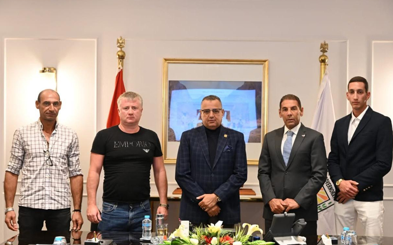 محافظ جنوب سيناء يبحث إقامة بطولة دولية للكرة الطائرة الشاطئية لتنشيط السياحة