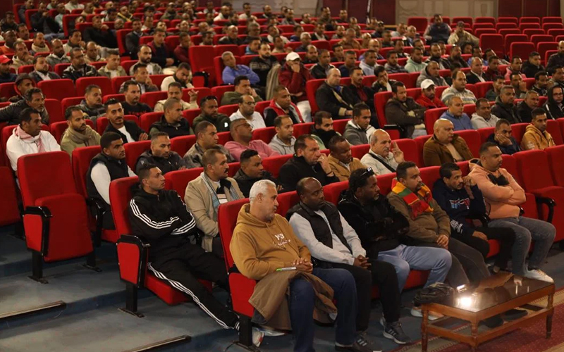 غرفة شركات السياحة بالبحر الأحمر تنظم دورة للسائقين عن القيادة الآمنة