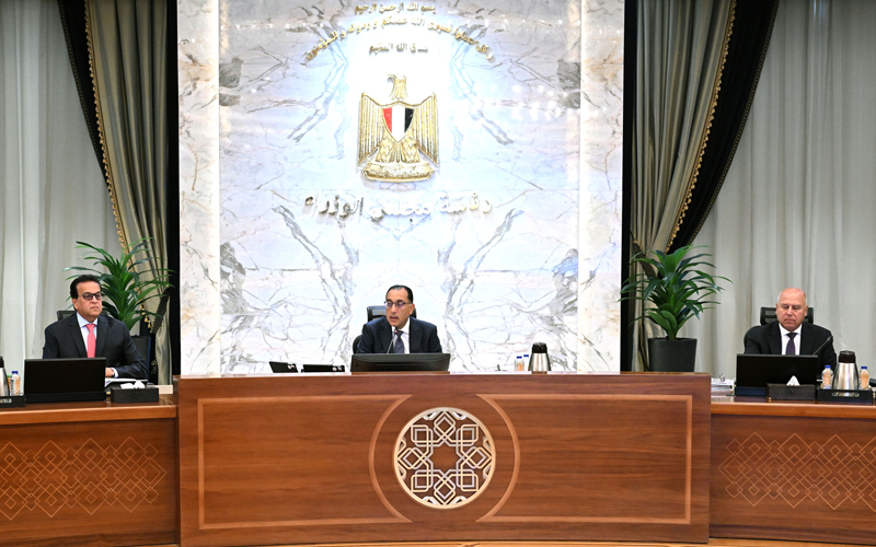سك عُملات معدنية تذكارية متداولة بمناسبة مرور 70 عاما على قطاع السياحة بمصر للطيران