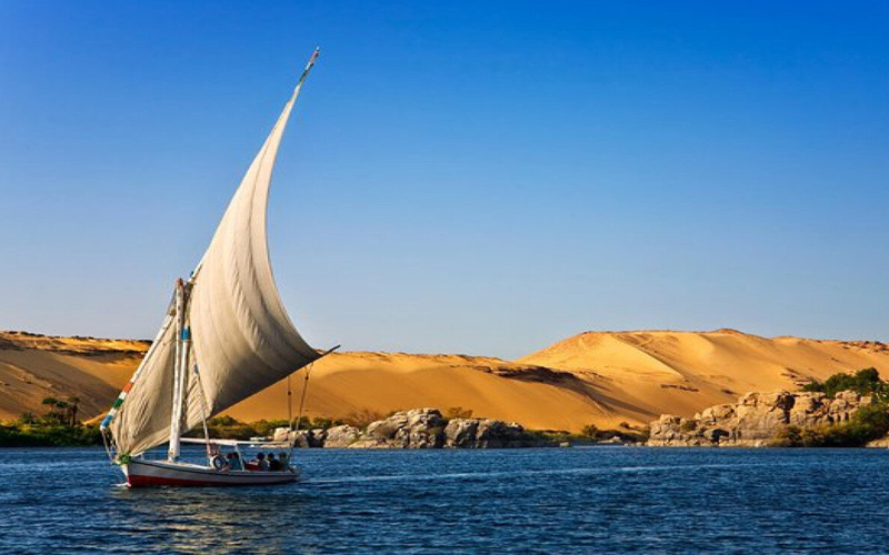 انتعاشة حركة البواخر والمراكب الشراعية فى نيل أسوان